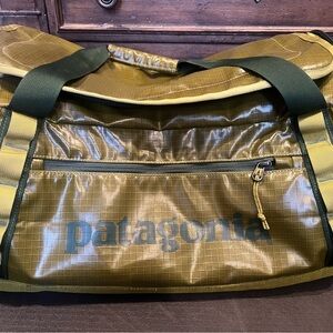 Patagonia 60L Black Hole Duffel Bag in Olive Ripstop